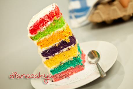 RAINBOW CAKE STAND